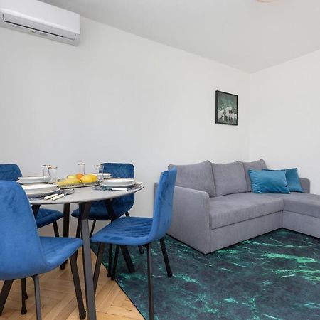 Cozy And Comfortable Wola Apartment By Noclegi Renters Varsó Kültér fotó