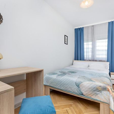 Cozy And Comfortable Wola Apartment By Noclegi Renters Varsó Kültér fotó